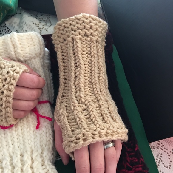 🩸Fingerless Rugged Gloves🩸 - Picture 3 of 8